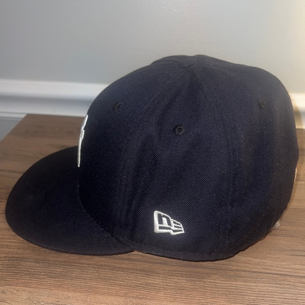 New Era New York Yankees 59FIFTY Fitted Hat Navy Blue MLB On-Field Cap 7 5/8 - Picture 2 of 10